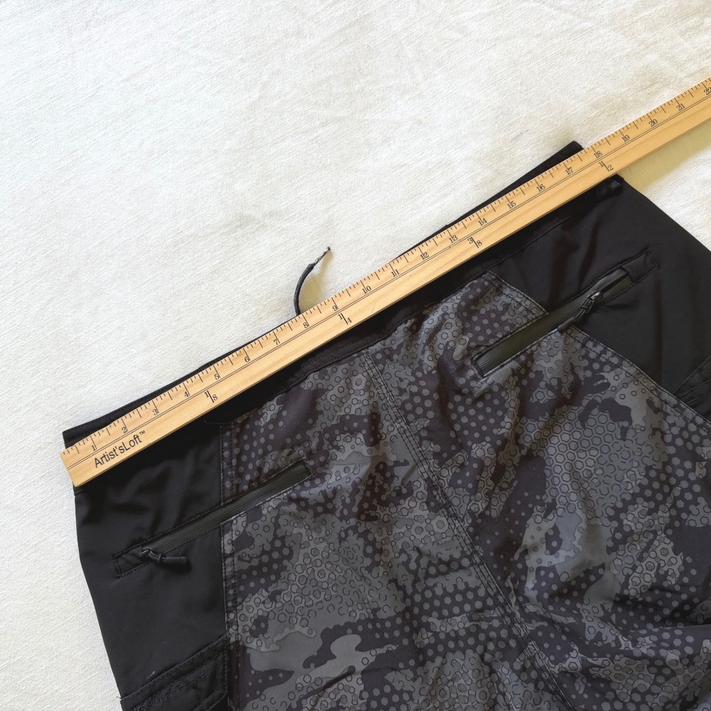 Pelagic High Performance Fishing Board Shorts 34 Grey Black Camo P012123-00 - Picture 6 of 6